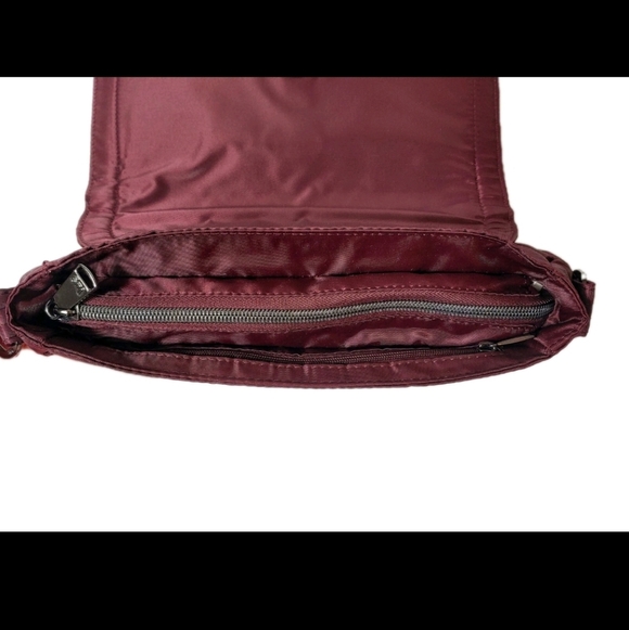 Lug Allegro NWOT Quilted Burgendy Crossbody Bag Outdoor Athleisure Travel Boho - Picture 7 of 16